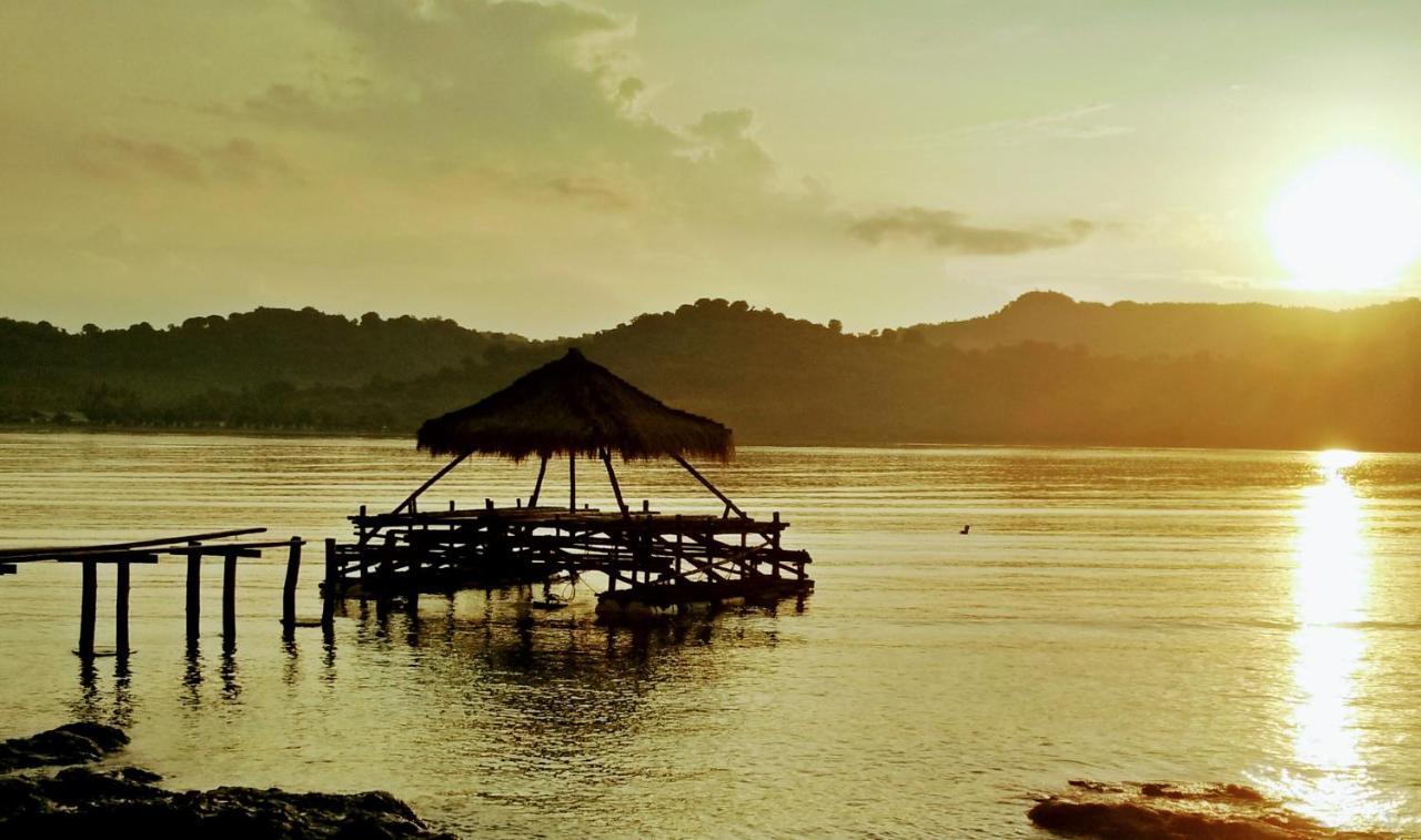 Tanjungan Hotel Gili Gede Buitenkant foto